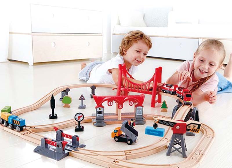 Speelgoed - trein - Hape Busy City Rail - spoorweg - station - trein - magnetisch - per set