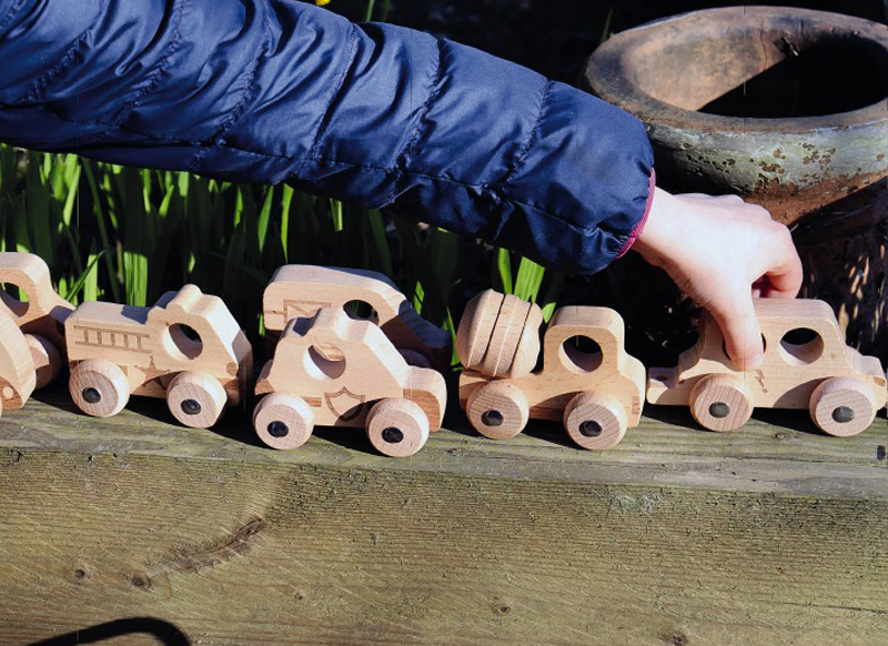 Eerste speelgoed - hout - autootjes - klasset - set van 12