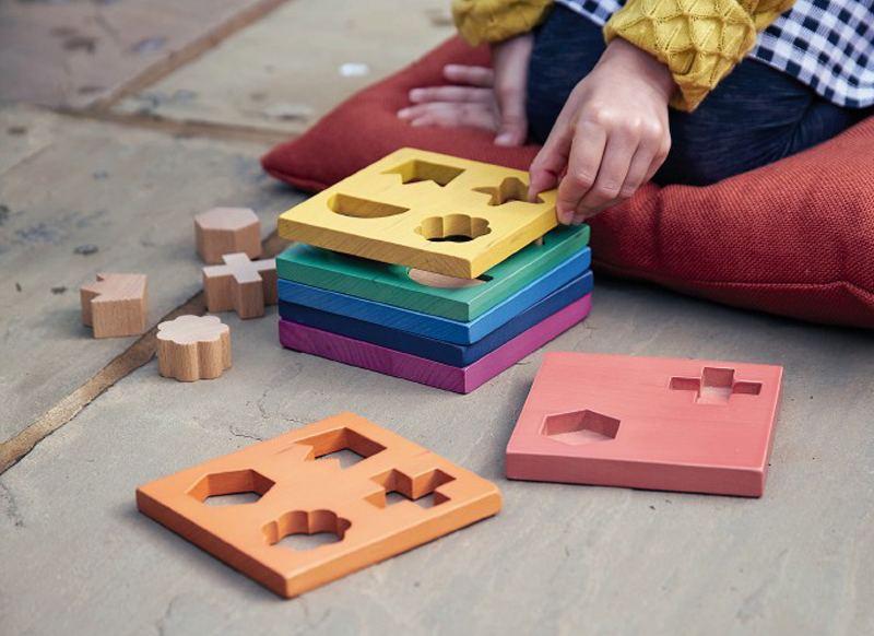 Eerste speelgoed - puzzel - hout - commotion distribution - regenboog vormenpuzzel - 19-delig