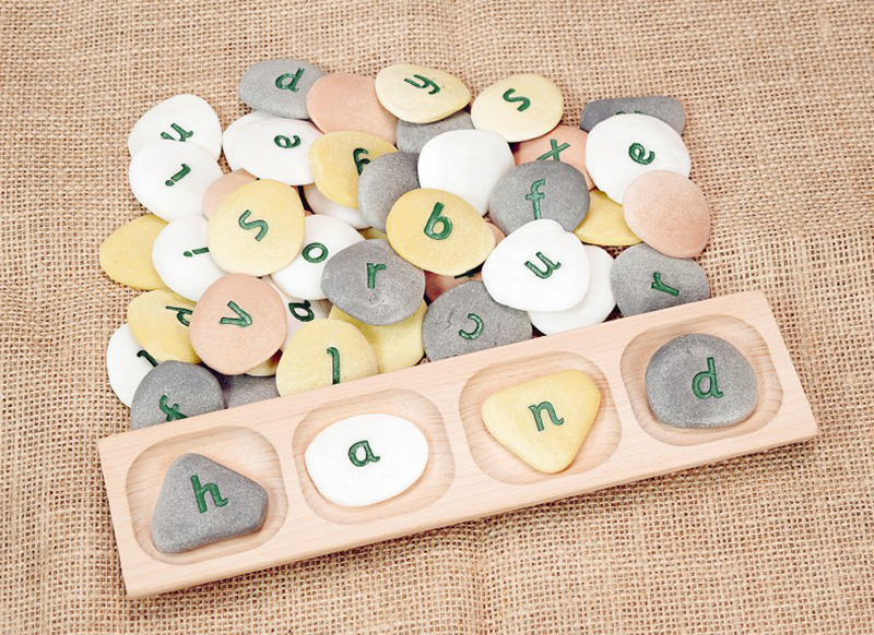 Taalspellen - Yellow Door 4-Pebble Word-building Tray - woordopbouwer - 4-vakssorterschaal - per stuk