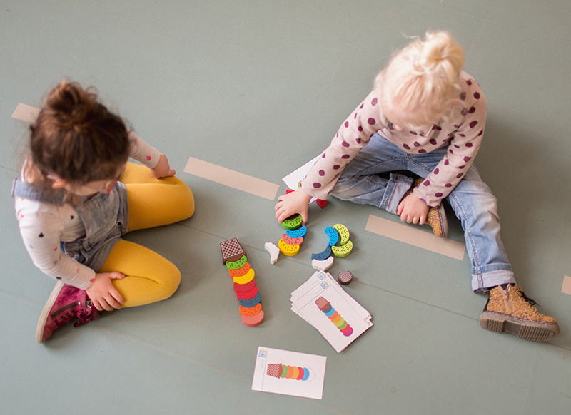 Kleur en vorm - nabouwen - stapelen - ijsjes - per spel