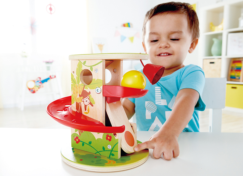 Eerste speelgoed - eerste knikkerbaan - Hape - jungle press and slide