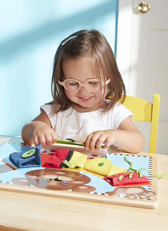 Motoriekbord - sluit je kleding - Melissa & Doug - motoriek - hout - per stuk