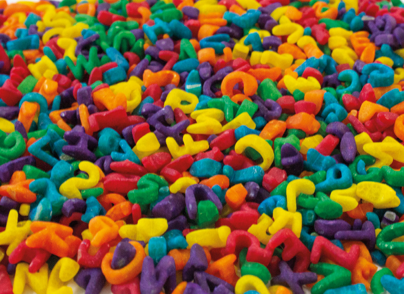 Sensorisch materiaal - gekleurde pasta - letters - alfabet - zak van 225 g