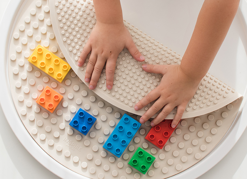 Open-ended - oprolbare bouwplaat - Inspire My Play - PlayTRAY - Building Block Mat - stone - accessoire - per stuk