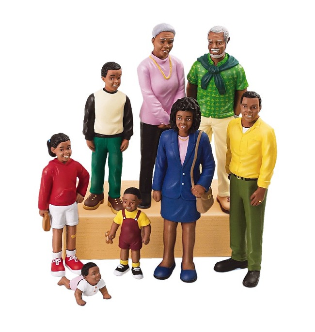 Poppen - spelfiguren - Miniland - afrikaans - gezin - 3 generaties - assortiment van 8
