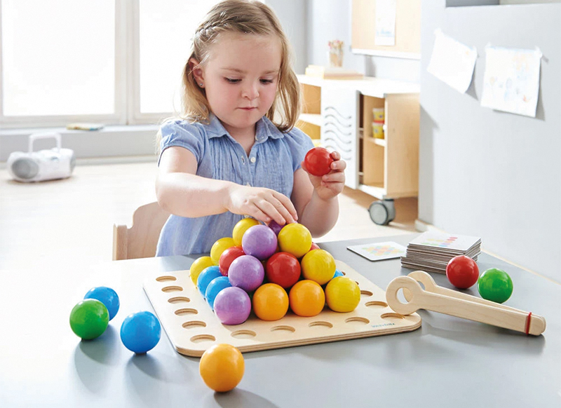 Handvaardigheid - spel - frobel knikkerspel - Haba education