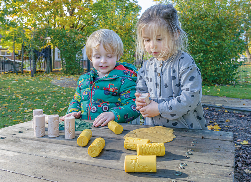 Stempels - kleistempels - Yellow Door Let's Roll Garden Bugs - tuininsecten - rollers - boetseren - per set
