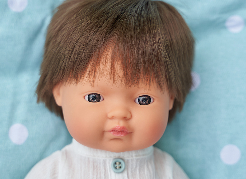 Poppen - babypop - Miniland Baby Doll - met haar - 38 cm - jongen - europees - bruin haar - per stuk