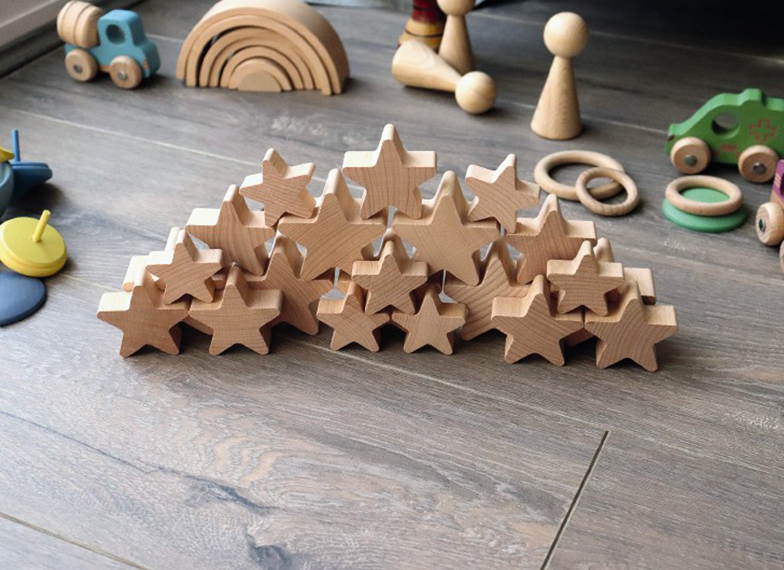 Eerste speelgoed - tickit - hout - houten sterren verschillende grootten - set van 21